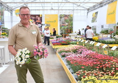 Bernd Krämer van Volmary met Agranthemum Aramis Mega White en Pink Eye. Een serie, ook hier zijn de rassen compact, vroeg bloeiend, mooi vertakkend, goed houdbaar. Alle kleuren bloeien tegelijkertijd.
